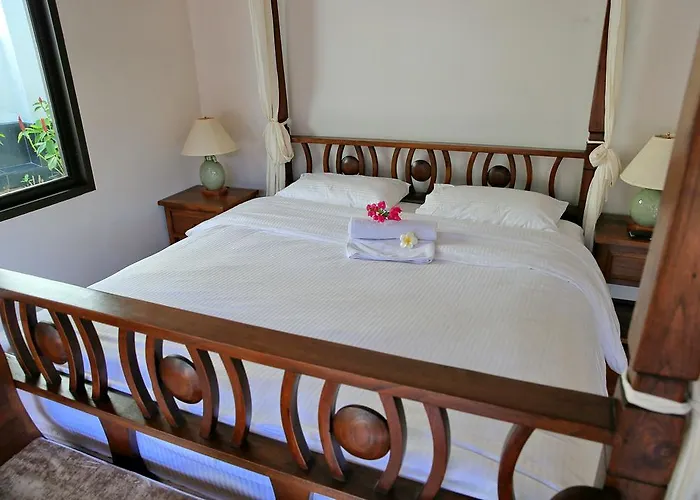 Naiharn Beach Villa
